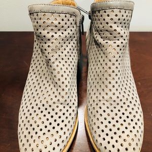 Lucky 🍀 brand booties 9